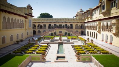 where to stay in pink city after jaipur sightseeing tour?